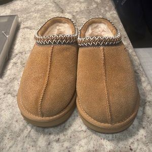 Ugg Tasman Slippers (lightly used)